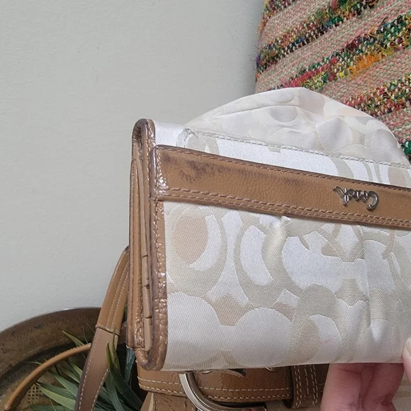 Coach Shoulder Bag And Wallet Set